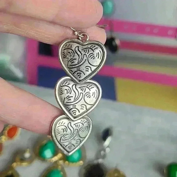 Vintage silver tone triple hearts drop earrings - Picture 7 of 17